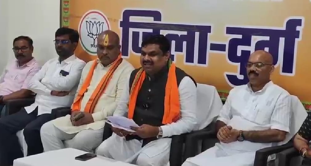 दुर्ग में राहुल गांधी के खिलाफ एफआईआर दर्ज कराने की बात कही दुर्ग में राहुल गांधी के खिलाफ एफआईआर दर्ज कराने की बात कही