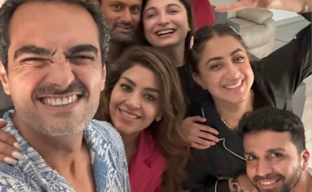 After Confirming Relationship, Esha Deol's Ex-Husband Bharat Takhtani Shares New Pic With Meghna Lakhani
