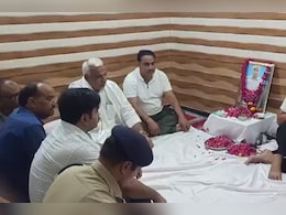Rajasthan: दौसा हादसे में जान गंवाने वाले कांस्टेबल के घर पहुंचे बेढम, परिजनों को दिया आश्वासन Rajasthan: दौसा हादसे में जान गंवाने वाले कांस्टेबल के घर पहुंचे बेढम, परिजनों को दिया आश्वासन