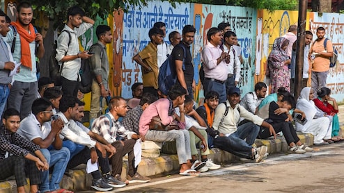 UPSSSC PET 2025 Exam: पहले दिन की परीक्षा के लिए पहुंचे 12 लाख अभ्यर्थी, जानें वापसी के लिए कहां से मिलेगी ट्रेन?