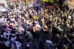 'I Love Muhammad' Row Escalates In UP, Clashes In Bareilly, Cops Lathicharge 'I Love Muhammad' Row Escalates In UP, Clashes In Bareilly, Cops Lathicharge