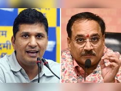 Durga Puja Politics: AAP&#039;s &#039;PM Photo&#039; Charge, BJP&#039;s &#039;Arvind Kejriwal&#039; Reply