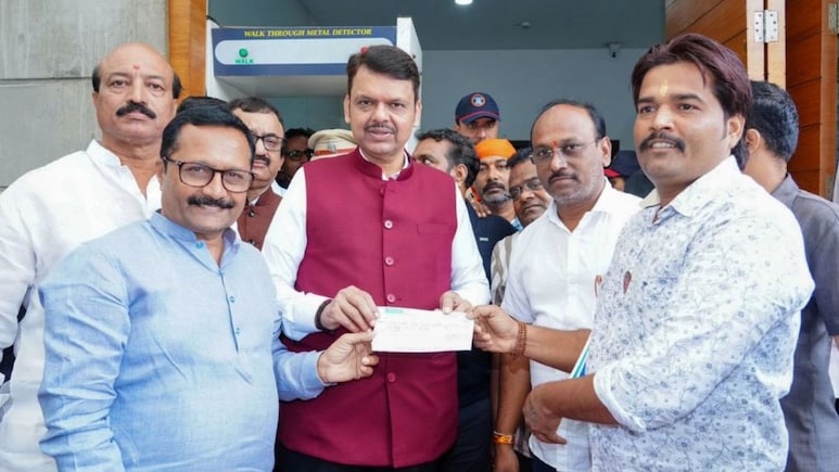 Pune News: पुण्यातील सामान्य भाजी विक्रेत्याचं असामान्य दान! पुरग्रस्तांना मदत करुन घडवले माणूसकीचे दर्शन