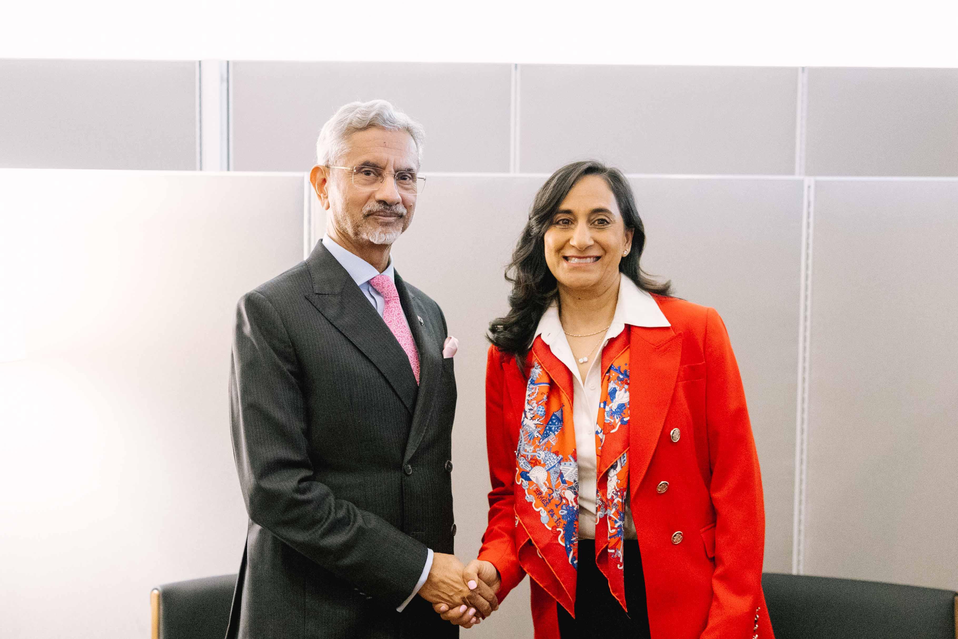 न्यूयॉर्क में कनाडा की विदेश मंत्री से मिले जयशंकर, दिया भारत आने का न्‍यौता