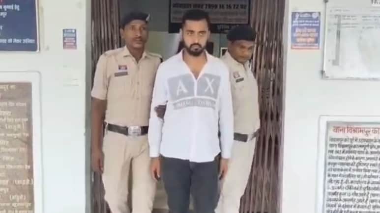 Chhattisgarh News: सस्ते में खरीदा आईफोन, अब जल्द आएगा, यह सोचकर खुश हो रहे व्यापारी को ऐसे लगा झटका Chhattisgarh News: सस्ते में खरीदा आईफोन, अब जल्द आएगा, यह सोचकर खुश हो रहे व्यापारी को ऐसे लगा झटका