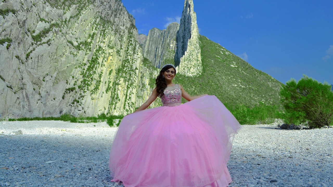 The Wrong Gown Mistakes: Necklines And Cuts That Dont Suit Everybody