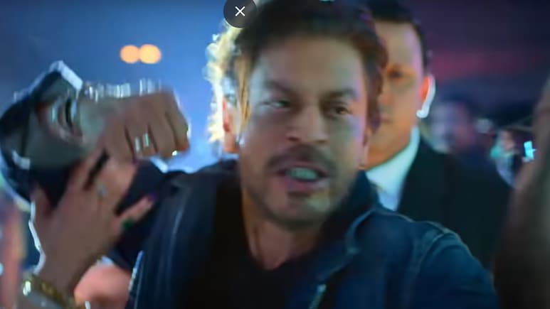 The Ba***ds Of Bollywood Trailer: आर्यन खान की सीरीज में हाथ उठाते दिखे शाहरुख खान, फैंस बोले- पूरी इंडस्ट्री. The Ba***ds Of Bollywood Trailer: आर्यन खान की सीरीज में हाथ उठाते दिखे शाहरुख खान, फैंस बोले- पूरी इंडस्ट्री.