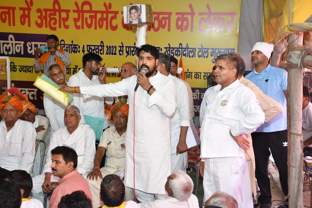 फरहान अख्तर की फिल्म 120 बहादुर के नाम पर बवाल क्यों? गुरुग्राम हुई महापंचायत