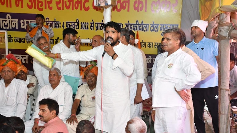 फरहान अख्तर की फिल्म 120 बहादुर के नाम पर बवाल क्यों? गुरुग्राम हुई महापंचायत