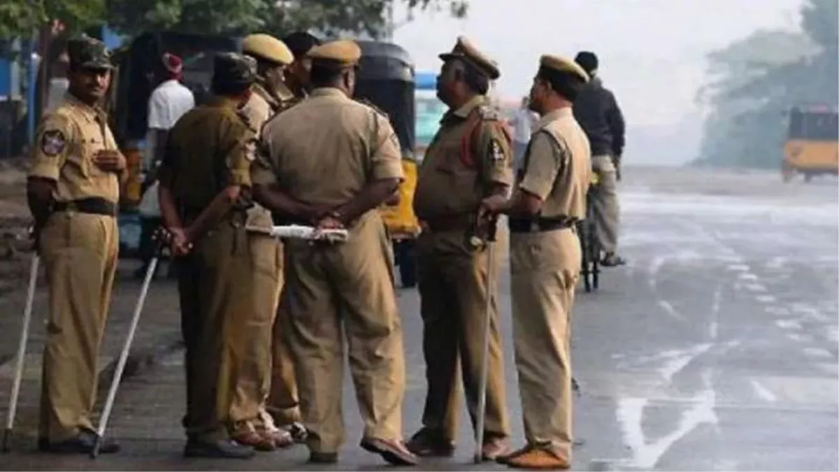 UP News: लव मैरिज के 4 महीने बाद बीवी को मार डाला, लात-घूंसों से मारा, ईंट से कुचला
