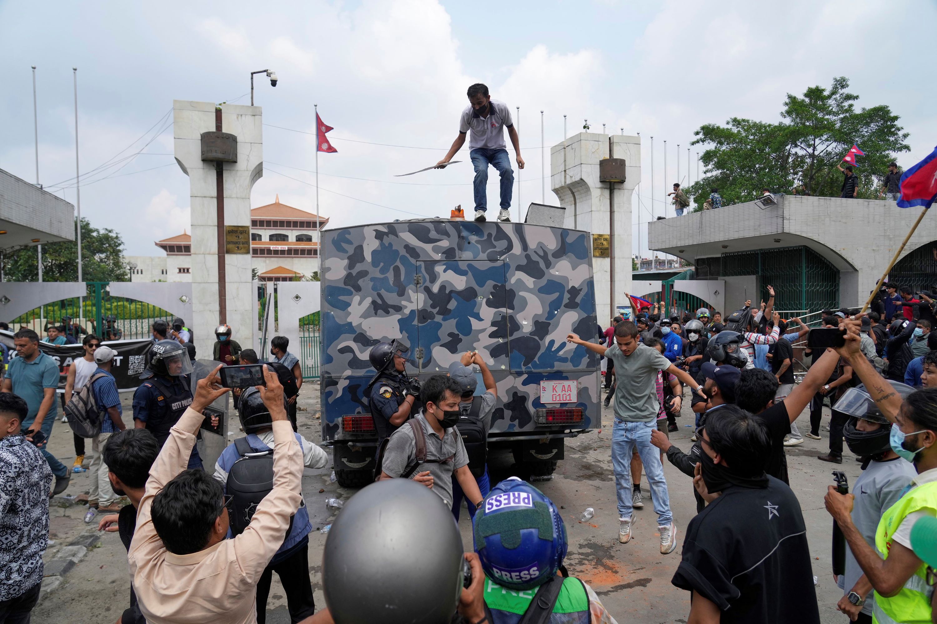 नेपाल में हटाया जाएगा सोशल मीडिया पर लगा प्रतिबंध, 'Gen Z' आंदोलन के आगे झुकी सरकार