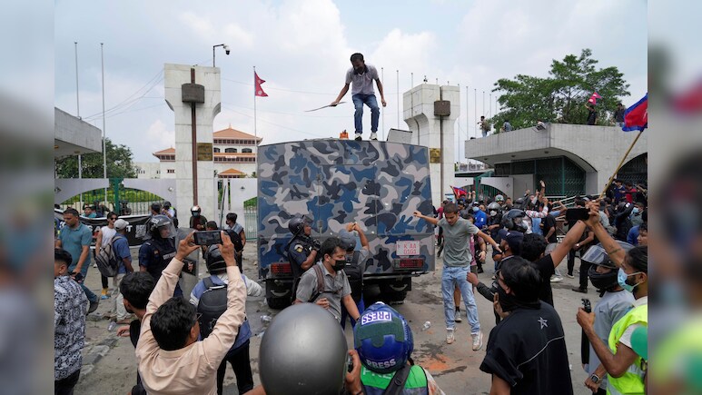 नेपाल में हटाया जाएगा सोशल मीडिया पर लगा प्रतिबंध, 'Gen Z' आंदोलन के आगे झुकी सरकार
