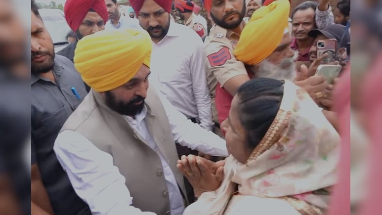 बाढ़ पीड़ित महिला का दुख देखकर भावुक हुए मुख्यमंत्री भगवंत मान, दिया हर संभव मदद का भरोसा बाढ़ पीड़ित महिला का दुख देखकर भावुक हुए मुख्यमंत्री भगवंत मान, दिया हर संभव मदद का भरोसा