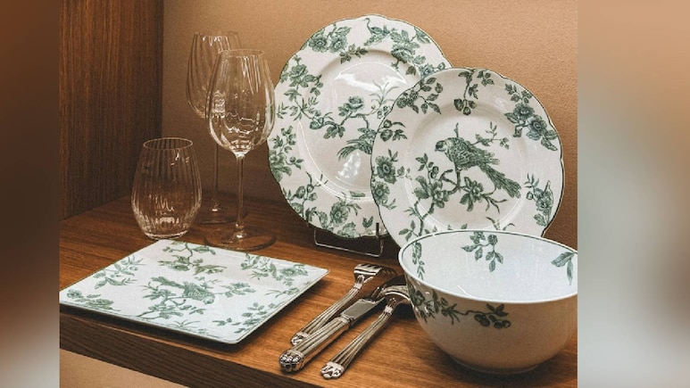 आधे से भी कम दाम में खरीदें हाई क्वालिटी वाले Dining Sets, डील्स देखते ही आ जाएगा दिल