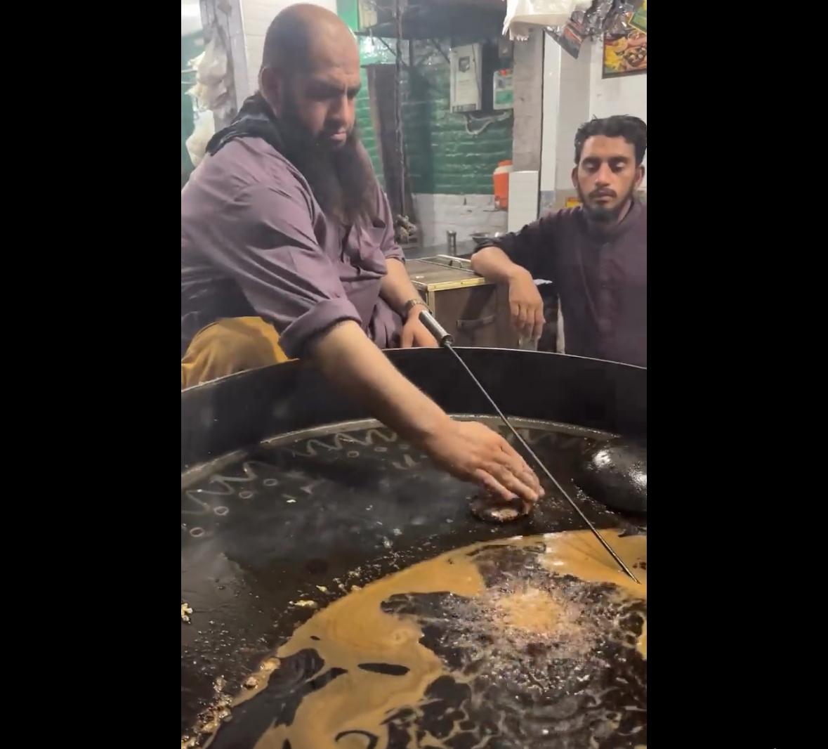 Street Vendor Makes Omelette With Bare Hands And Meat Mix, Internet Feels