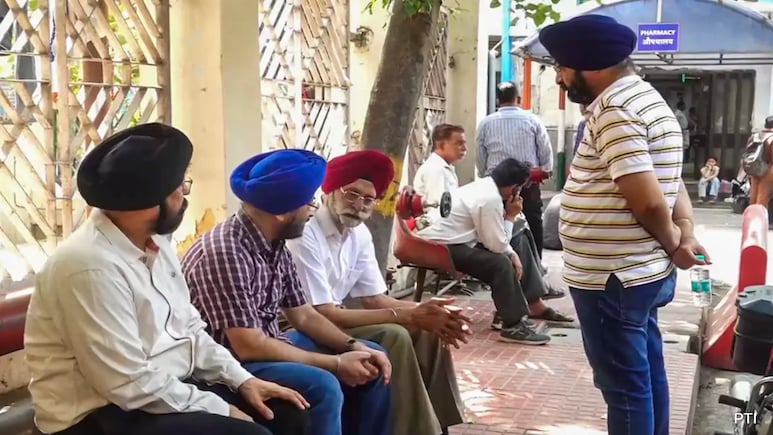 BMW केस: स्ट्रेचर पर घायल पत्नी, बगल में पति की लाश... इस तस्वीर ने हर दिल्लीवाले को रुला दिया BMW केस: स्ट्रेचर पर घायल पत्नी, बगल में पति की लाश... इस तस्वीर ने हर दिल्लीवाले को रुला दिया
