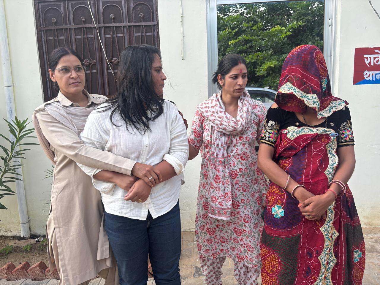 फेसबुक पर दोस्ती, फिर खेला फार्महाउस वाला दांव, बुजुर्ग से ऐंठे लाखों रुपये