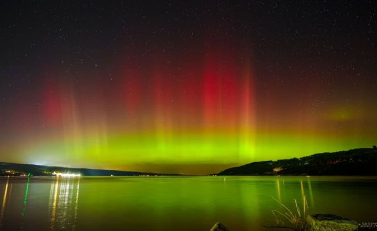 Spectacular aurora on the southern shore of Seneca Lake in NY. Spectacular aurora on the southern shore of Seneca Lake in NY.