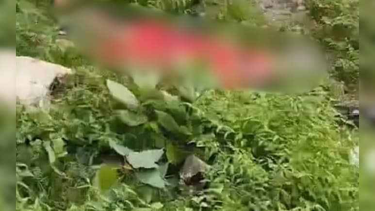 Gwalior News: चुनरी की साड़ी पहन और श्रंगार कर पहुंची महिला ने ROB से लगाई छलांग, रेलवे ट्रैक पर मिला शव Gwalior News: चुनरी की साड़ी पहन और श्रंगार कर पहुंची महिला ने ROB से लगाई छलांग, रेलवे ट्रैक पर मिला शव