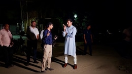 रात पौने 1 बजे न&zwj;िकल पड़े मंत्री राज्&zwj;यवर्धन स&zwj;िंह राठौड़, खुद सही करवाई सड़कें&nbsp;