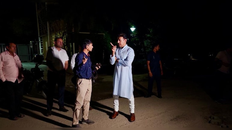 रात पौने 1 बजे न‍िकल पड़े मंत्री राज्‍यवर्धन स‍िंह राठौड़, खुद सही करवाई सड़कें 