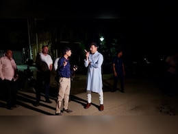 रात पौने 1 बजे निकल पड़े मंत्री राज्यवर्धन सिंह राठौड़, खुद सही करवाई सड़कें  रात पौने 1 बजे निकल पड़े मंत्री राज्यवर्धन सिंह राठौड़, खुद सही करवाई सड़कें