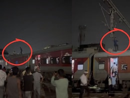 Indian Railway: ट्रेन के ऊपर अचानक चढ़ गया सिरफिरा युवक, यात्रियों में मची अफरा-तफरी... Indian Railway: ट्रेन के ऊपर अचानक चढ़ गया सिरफिरा युवक, यात्रियों में मची अफरा-तफरी...