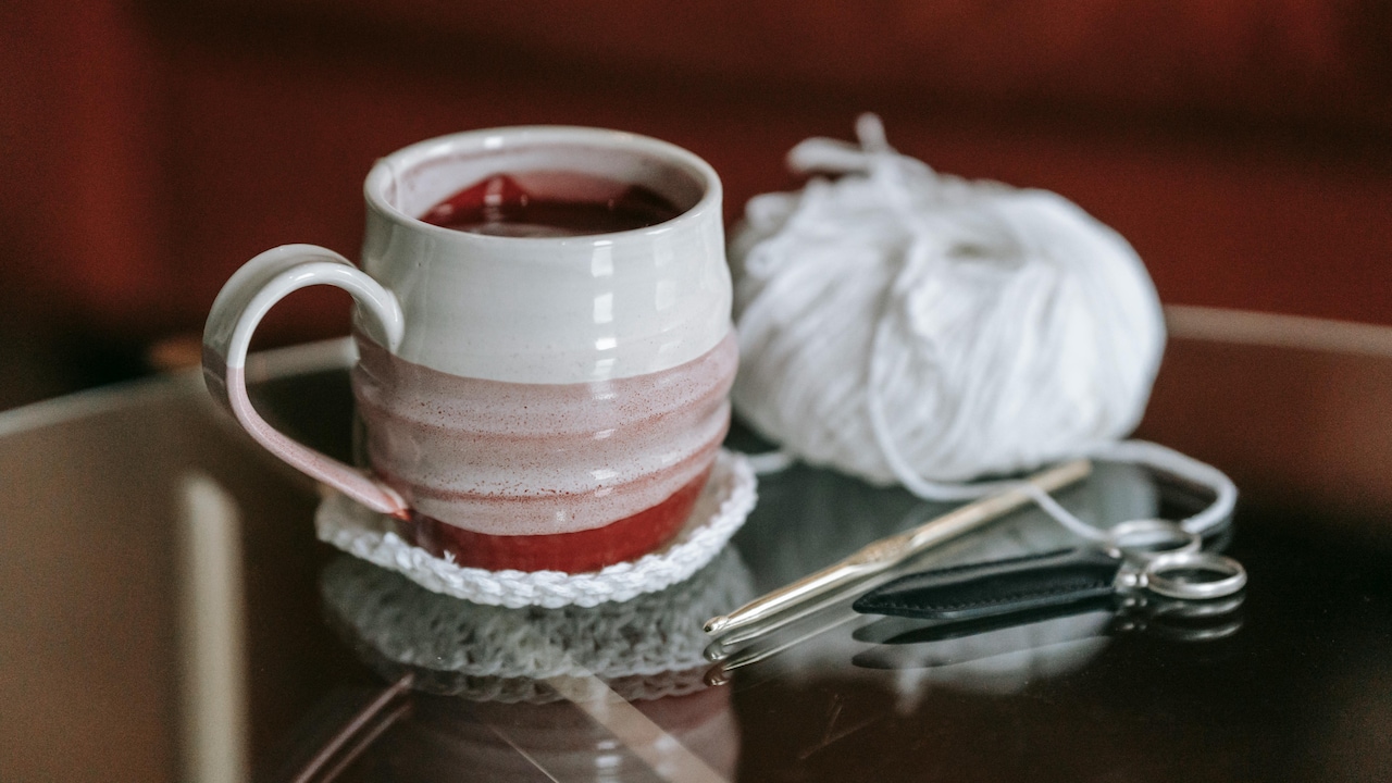 Bring aesthetic decor to your home shelf with ceramic mugs 