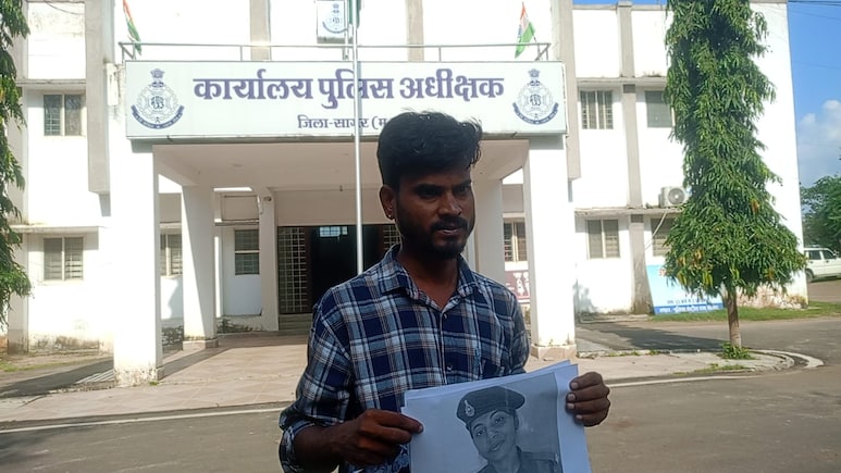 मजदूरी करके पति ने पढ़ाया, पुलिस विभाग में नौकरी लगते ही पत्नी बनी बेवफा, SP से की शिकायत
