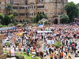 Mumbai Maratha Reservation Protest:  CSMT स्टेशनसह दक्षिण मुंबईतून आंदोलकांना काढा, हायकोर्टाचे निर्देश Mumbai Maratha Reservation Protest:  CSMT स्टेशनसह दक्षिण मुंबईतून आंदोलकांना काढा, हायकोर्टाचे निर्देश