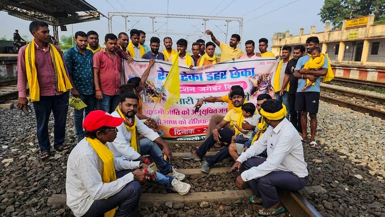 झारखंड में कुड़मी समुदाय का रेल रोको आंदोलन, 100 से अधिक ट्रेन प्रभावित
