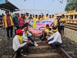 झारखंड में कुड़मी समुदाय का रेल रोको आंदोलन, 100 से अधिक ट्रेन प्रभावित झारखंड में कुड़मी समुदाय का रेल रोको आंदोलन, 100 से अधिक ट्रेन प्रभावित