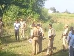 बदन से 50 मीटर दूर पड़ा था कटा सिर, गोरखपुर में महिला के मर्डर से हड़कंप, 'ड्रोन चोरों' पर शक बदन से 50 मीटर दूर पड़ा था कटा सिर, गोरखपुर में महिला के मर्डर से हड़कंप, 'ड्रोन चोरों' पर शक