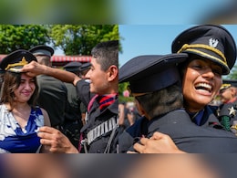 आंखों में खुशी के आंसू और दिल में देशभक्ति का जज्बा... पासिंग आउट परेड की ये तस्वीरें आपको भी भावुक कर देंगी