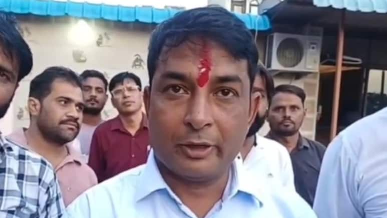 Naresh Meena: 40 दिन बाद जेल से रिहा हुए नरेश मीणा, बोले- समय आने पर षड्यंत्र करने वालों का हिसाब करेंगे Naresh Meena: 40 दिन बाद जेल से रिहा हुए नरेश मीणा, बोले- समय आने पर षड्यंत्र करने वालों का हिसाब करेंगे