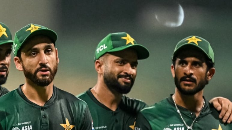 पाकिस्तान क्रिकेट में फिर से उथल पुथल, अनुबंध खत्म होने से 3 महीने पहले ही हेड कोच की छुट्टी