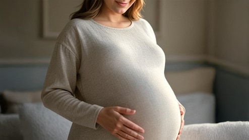Maternity leave और वर्कप्लेस पूर्वाग्रह से बढ़ रहा जेंडर पे-गैप: रिपोर्ट में हुआ खुलासा