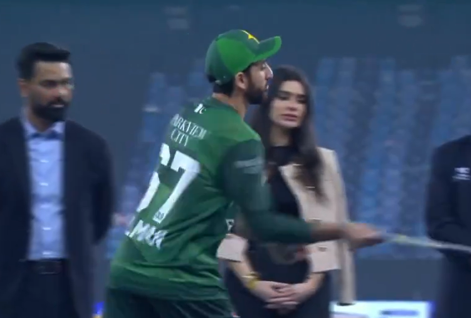 Pakistan Captain Salman Ali Agha Gets Booed For Throwing Away Runners-Up Cheque Post Asia Cup Final Loss. Watch