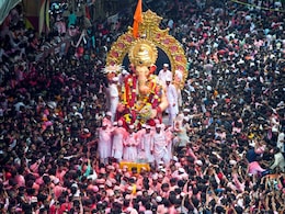 Lalbaugcha Raja Visarjan: अपने लाल बाग के राजा को विदा कर रही मुंबई, देखिए तस्वीरें Lalbaugcha Raja Visarjan: अपने लाल बाग के राजा को विदा कर रही मुंबई, देखिए तस्वीरें