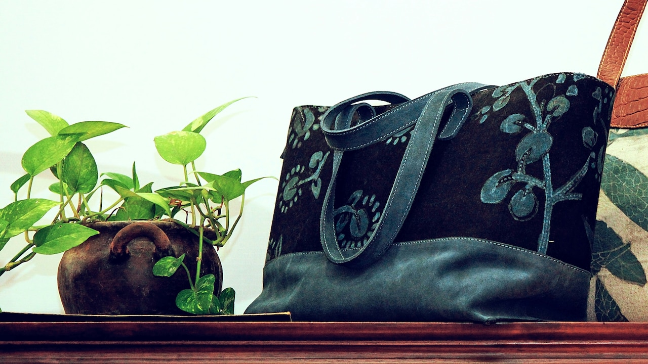 Pick your handbags for office and outings
