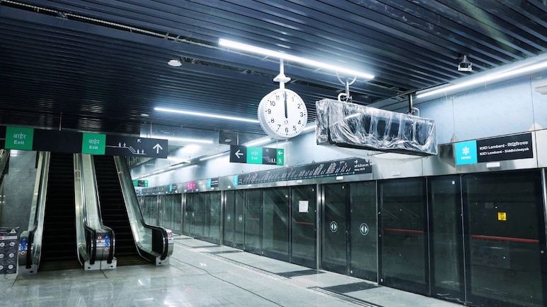 Mumbai Metro 3 Aqua Line: आरे ते कफ परेड भुयारी मेट्रोतून सुसाट; तिकीट दर किती, जाणून घ्या सविस्तर Mumbai Metro 3 Aqua Line: आरे ते कफ परेड भुयारी मेट्रोतून सुसाट; तिकीट दर किती, जाणून घ्या सविस्तर