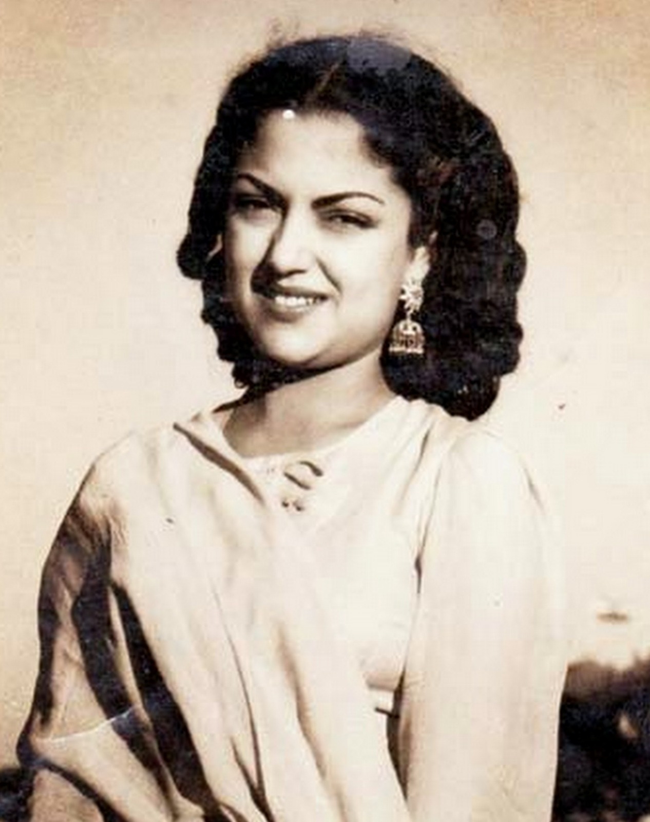 वो बॉलीवुड एक्ट्रेस, जिसकी 70 साल बाद भी भटकती है आत्मा! अनसुलझी है मौत की गुत्थी, बेटे का मिला था कटा हुआ सिर