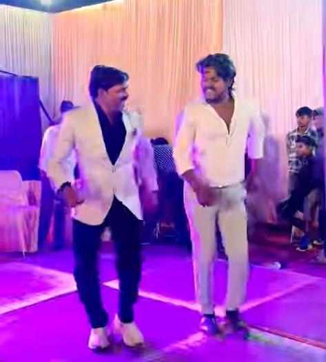 बाप-बेटे ने गोविंदा के गाने 'एक लड़की चाहिए' पर जमाई ऐसी महफिल, वीडियो पर क्लिक करते-करते थक गए लोग