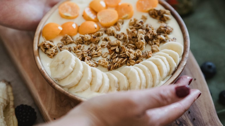 हेल्दी खाना खाकर भी बढ़ रहा है वजन? जानें कहां हो रही है गलती