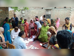 बिहार के बाद अब पूरे देश में एसआईआर कराने की तैयारी, चुनाव आयोग ने 10 सितंबर को बुलाई बैठक बिहार के बाद अब पूरे देश में एसआईआर कराने की तैयारी, चुनाव आयोग ने 10 सितंबर को बुलाई बैठक