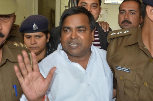 लखनऊ जेल में बंद सपा नेता गायत्री प्रजापति पर जानलेवा हमला, सिर पर हुए कई वार