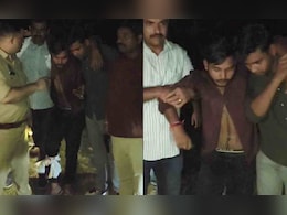 यूपी एनकाउंटर में गोली लगने के बाद आरोपी से पुलिस ने कहा- ' ए हंसना नहीं... , वायरल हुआ वीडियो यूपी एनकाउंटर में गोली लगने के बाद आरोपी से पुलिस ने कहा- ' ए हंसना नहीं... , वायरल हुआ वीडियो