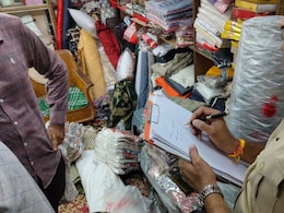 Rajasthan: बीकानेर में अब सेना की वर्दी बेची तो खैर नहीं, मिलिट्री इंटेलिजेंस और पुलिस ने दुकानदारों को दी सख्त चेतावनी Rajasthan: बीकानेर में अब सेना की वर्दी बेची तो खैर नहीं, मिलिट्री इंटेलिजेंस और पुलिस ने दुकानदारों को दी सख्त चेतावनी