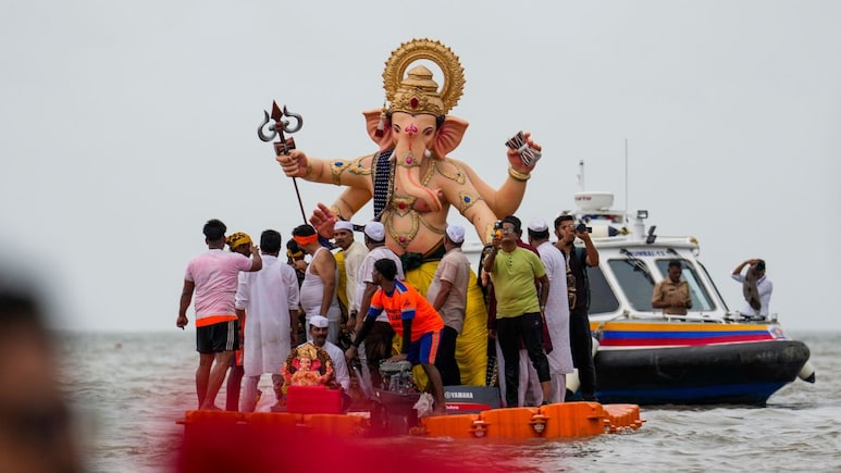 Ganpati Visarjan 2025: उत्साहाला गालबोट! बाप्पाच्या विसर्जनावेळी राज्यात 7 जणांचा मृत्यू Ganpati Visarjan 2025: उत्साहाला गालबोट! बाप्पाच्या विसर्जनावेळी राज्यात 7 जणांचा मृत्यू