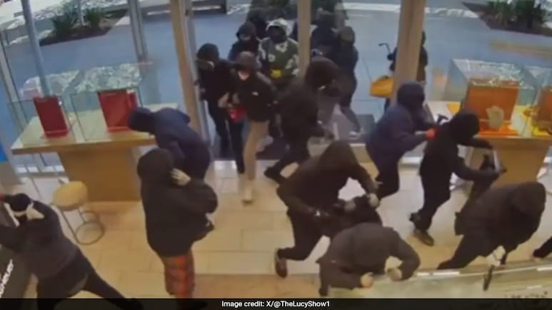 Watch: Masked Men Break Into California Jewellery Shop, Steal $1 Million-Worth Valuables Watch: Masked Men Break Into California Jewellery Shop, Steal $1 Million-Worth Valuables